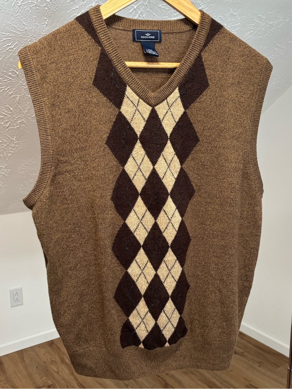 Dockers brown argyle, golf prep v neck sweater vest. Size medium